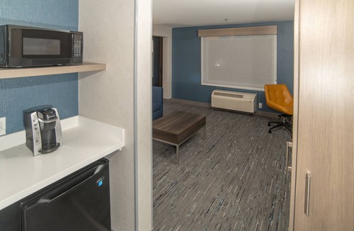 Moose Jaw Hotel | Holiday Inn Express and Suites Moose Jaw by IHG