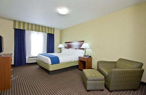 Montbello Hotel | Holiday Inn Express and Suites Denver East Peoria Street by IHG