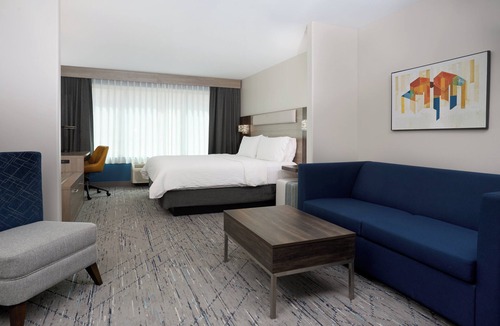 Swift Current Hotel | Holiday Inn Express Hotel & Suites SWIFT CURRENT by IHG