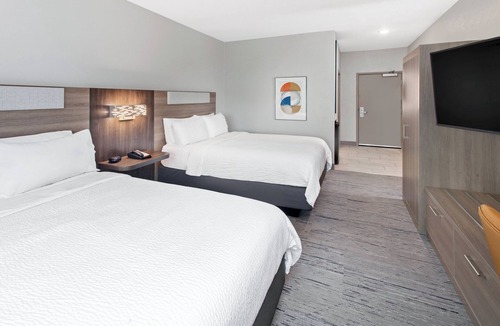 Brook Park Hotel | Holiday Inn Express Cleveland Airport - Brookpark by IHG