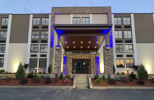 Fall River Hotel | Holiday Inn Express Fall River North by IHG