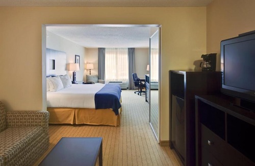 Albuquerque Hotel | Holiday Inn Express Hotel & Suites Albuquerque Airport by IHG
