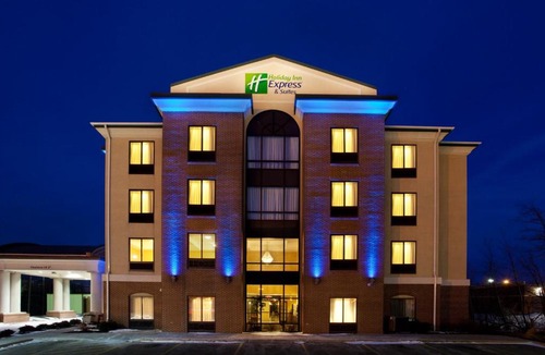 Brecksville Hotel | Holiday Inn Express Hotel & Suites Cleveland-Richfield by IHG