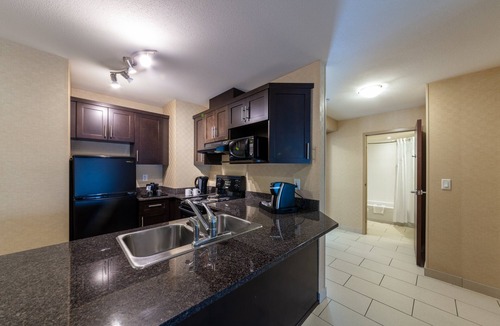 Richmond Hotel | Holiday Inn Express Hotel & Suites Riverport Richmond by IHG