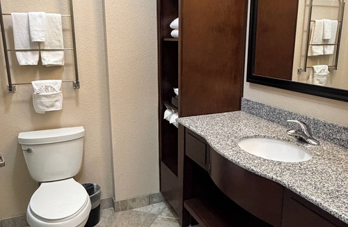 Montbello Hotel | Holiday Inn Express Hotel & Suites Denver East-Peoria Street by IHG