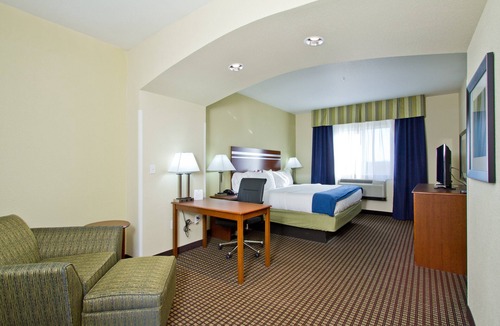 Montbello Hotel | Holiday Inn Express Hotel & Suites Denver East-Peoria Street by IHG