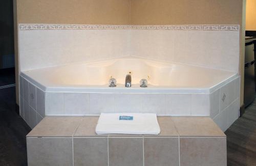 Vernon Hotel | Holiday Inn Express Hotel & Suites Vernon by IHG