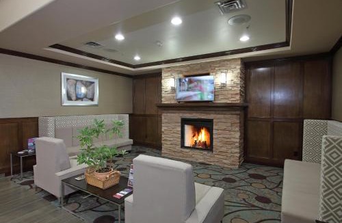 Vernon Hotel | Holiday Inn Express Hotel & Suites Vernon by IHG