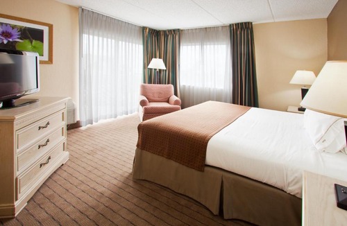 Juno Beach Hotel | Holiday Inn Express- North Palm Beach and IHG Hotel