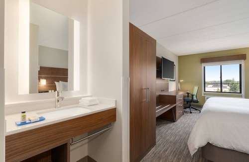 Plattsburgh Hotel | Holiday Inn Express Plattsburgh by IHG