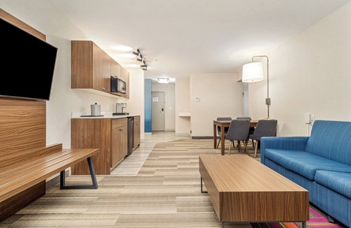 Medicine Hat Hotel | Holiday Inn Express & Suites Medicine Hat Transcanada Hwy 1 by IHG