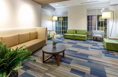 Sturbridge Hotel | Holiday Inn Express & Suites Sturbridge by IHG