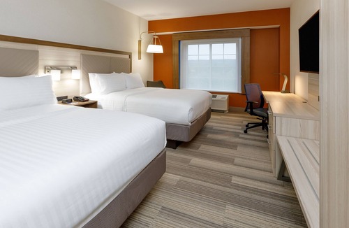 Sturbridge Hotel | Holiday Inn Express & Suites Sturbridge by IHG