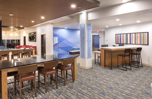 Rapid City Hotel | Holiday Inn Express & Suites - Rapid City - Rushmore South by IHG
