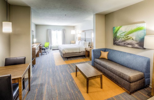 Westlake Hotel | Holiday Inn Express & Suites Cleveland West - Westlake by IHG