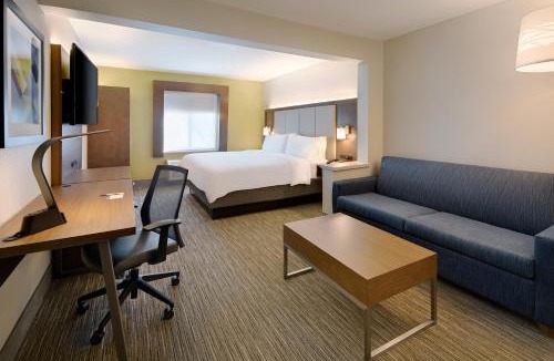 Tilton Hotel | Holiday Inn Express & Suites Tilton by IHG