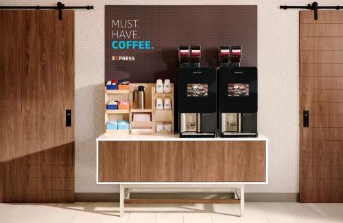 Evanston Hotel | Holiday Inn Express & Suites Evanston by IHG