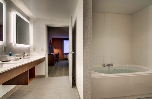Lincoln Hotel | Holiday Inn Express & Suites Lincoln East - White Mountains by IHG
