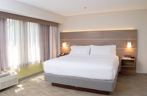 South Burlington Hotel | Holiday Inn Express South Burlington by IHG