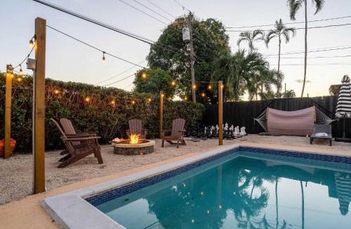 Driftwood House | Hollywood Heated Pool Mini Golf Unique VR Room
