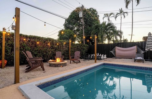 Driftwood House | Hollywood Heated Pool Mini Golf, Unique VR Room