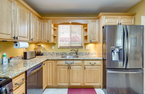 Park East House | Hollywood Hub Near the Beach & Int'l Soccer Play!