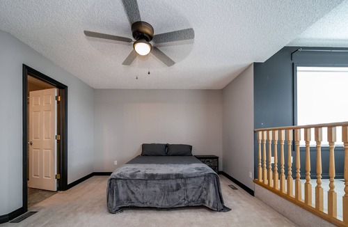 Northwest Edmonton House | Home Away From Home 5 Bed 3.5 Bath - Fast Wi-Fi