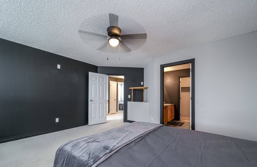 Northwest Edmonton House | Home Away From Home 5 Bed 3.5 Bath - Fast Wi-Fi