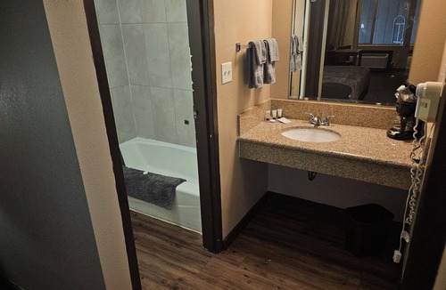 Laramie Hotel | Home Away Inn Laramie