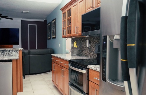 Port Saint Lucie House | Home Feel with a Vacation Ambience