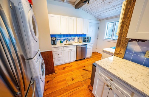 Winhall House | Home near Stratton & Bromley with washer/dryer