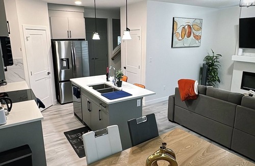 Division No. 11 House | HomeAwayFromHome- Free parking!