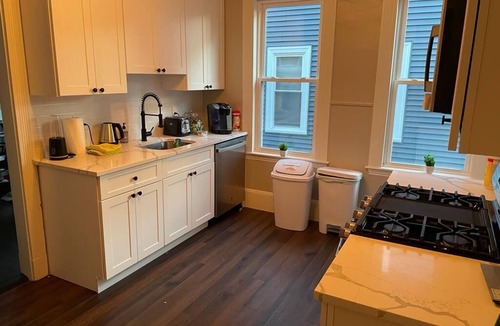 Meeting House Hill Bed & Breakfast | Homestay In Fields Corner Area Boston