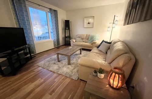 North Battleford House | Homey and modern full house