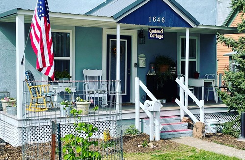 Hot Springs Cottage | Homey Cottage- Close to Attractions- 3 bedrooms- Sleeps 10-13