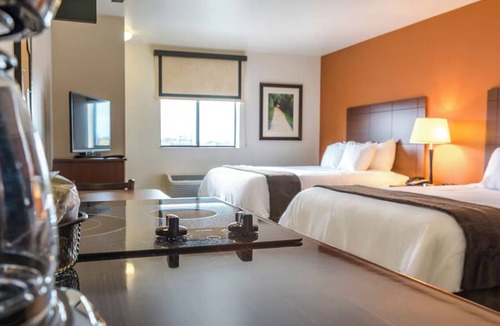 Rapid City Hotel | Homey Stay with Kitchen Near Dinosaur Park and Reptile Gardens! Pets Allowed!