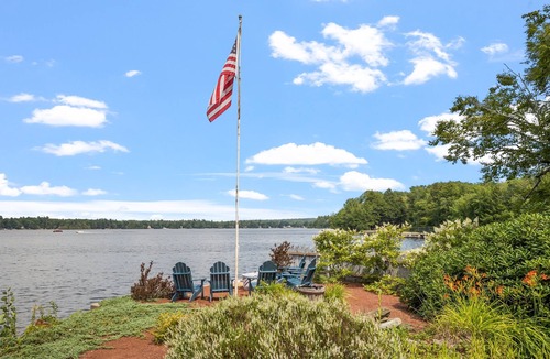 Middleton House | Hope's Haven -Waterfront on Sunrise Lake- w/ HOT TUB