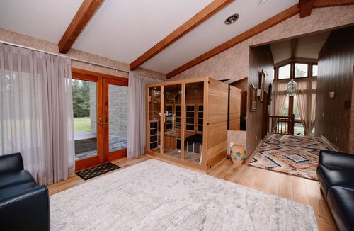 Hinckley House | Horse farm house on 39 acres