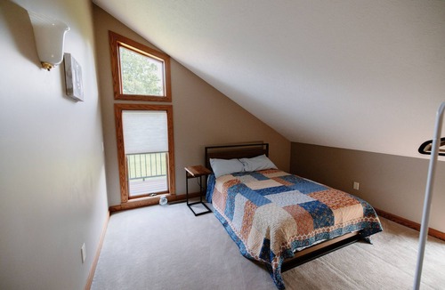 Hinckley House | Horse farm house on 39 acres