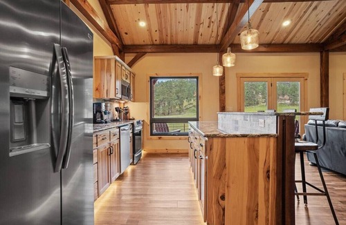 Custer Cabin | Hot Shot Hideaway near Custer Attractions