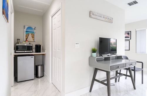 Lighthouse Point Apartment | Hot Spa - Super Clean - 8 M Drive to Beach, Restaurants, Nightlife