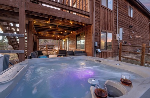 Bailey Cabin | Hot tub, Arcade Game, Mountain Views, Starlink, Fire Pit, Paved Road