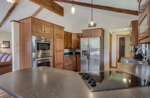 Glenwood Springs House | Hot Tub & Fire-Pit on the River with Mountain Views, Minutes to Downtown