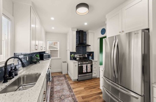 Kamm's Corners House | Hot Tub - Game Room - Sleeps 10 - Cleveland