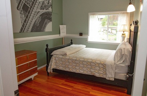 Shawnigan Lake House | Hot Tub, Games Room, Fire Pit and more, Shawnigan