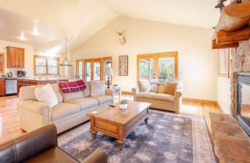 Grand Lake Cabin | Hot Tub. Grill. Walk to lake and fishing canal.
