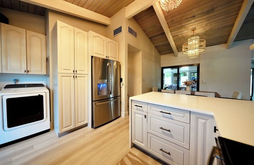 West Palm Beach House | Hot Tub. Infrared Sauna w/Red Light Therapy. Cold Plunge. Close to Downtown WPB