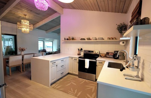 West Palm Beach House | Hot Tub. Infrared Sauna w/Red Light Therapy. Cold Plunge. Close to Downtown WPB