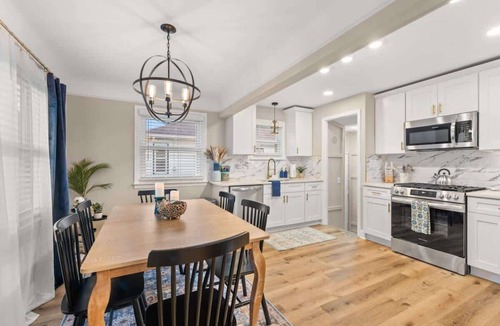 Parma Heights House | Hot Tub - Shuffleboard - Sleeps 8 - Near Cleveland