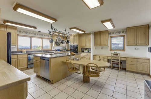 Glenwood Springs House | Hot Tub & Views! 8,000-Sq-Ft Glenwood Springs Gem